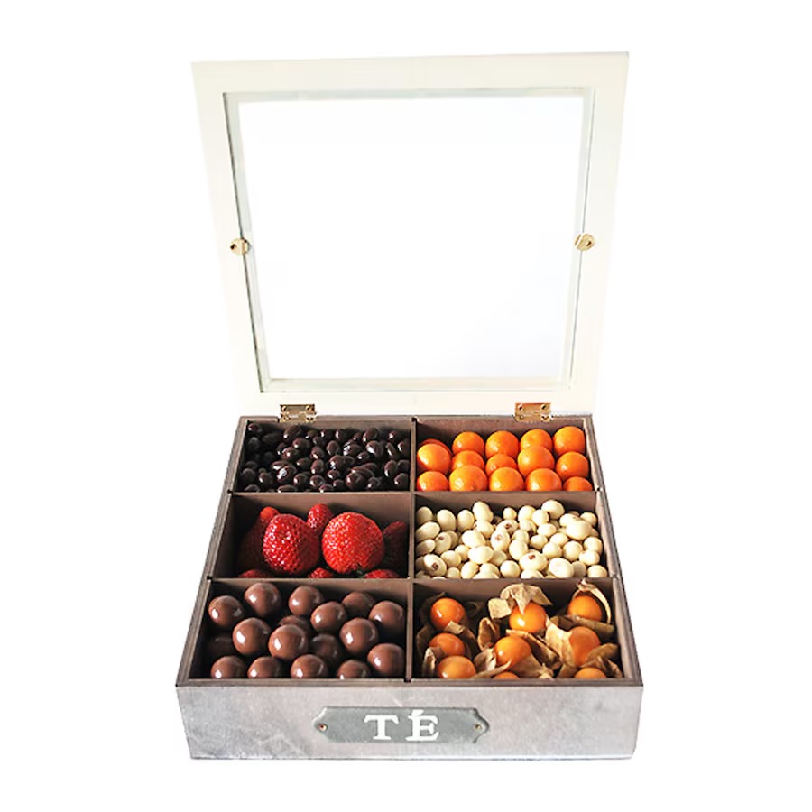 Surprise box with fruit and chocolate